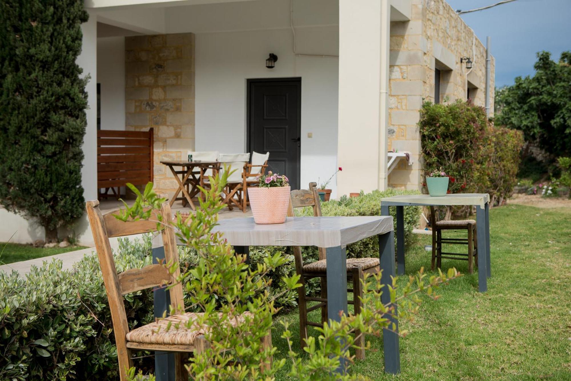 Agarathos Traditional Rooms With Pool 칼리비아니 외부 사진